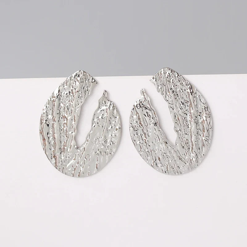 עגילי טוויסט