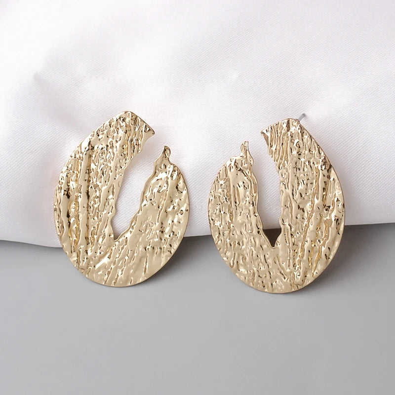 עגילי טוויסט