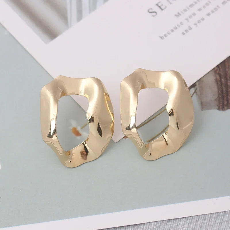 עגילי טוויסט