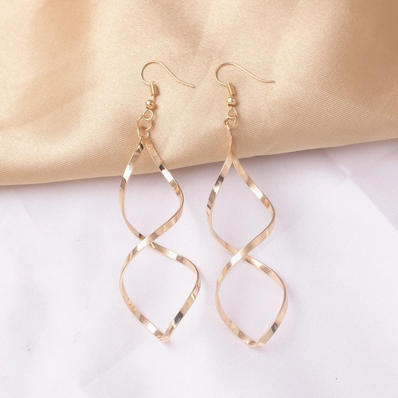 עגילי טוויסט