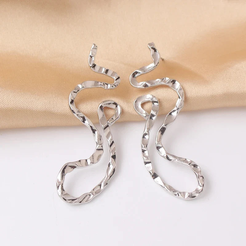 עגילי טוויסט