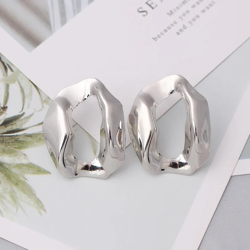 עגילי טוויסט