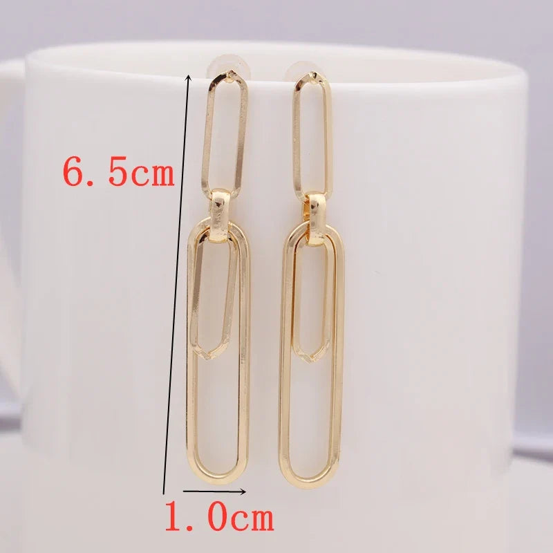 עגילי טוויסט