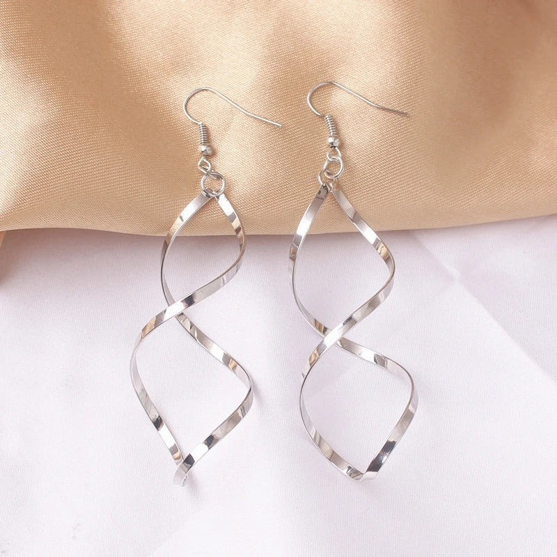 עגילי טוויסט