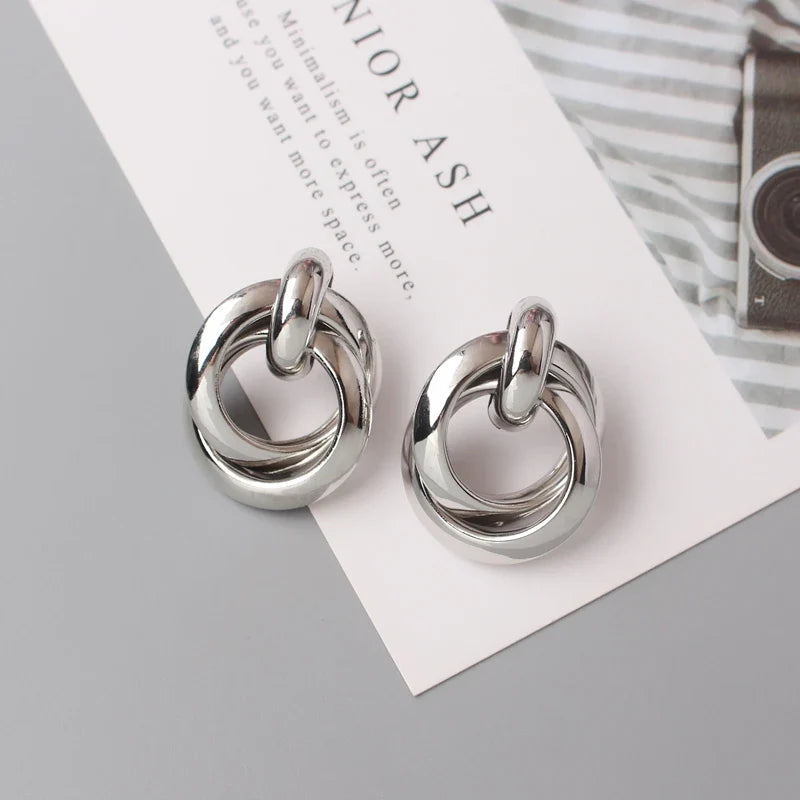 עגילי טוויסט