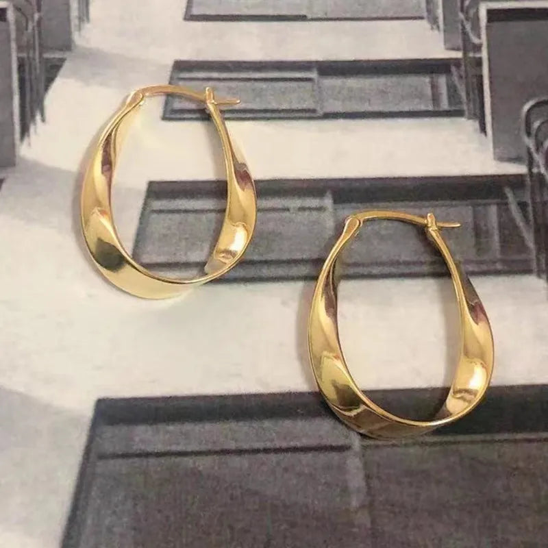 עגילי חישוק אובליים