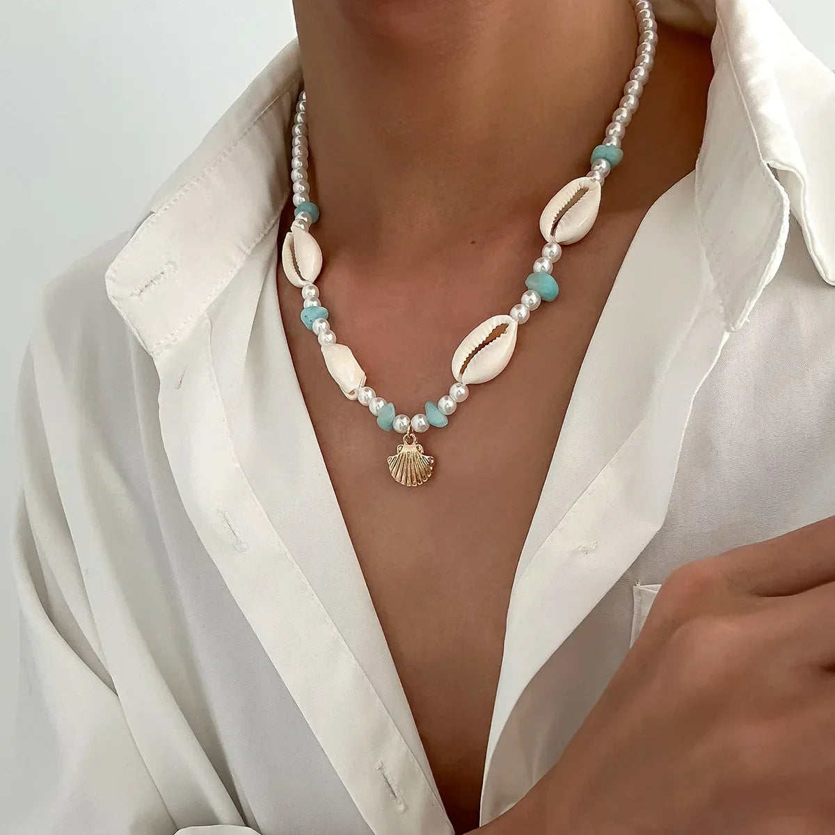 שרשרת פנינים בשילוב צדפים