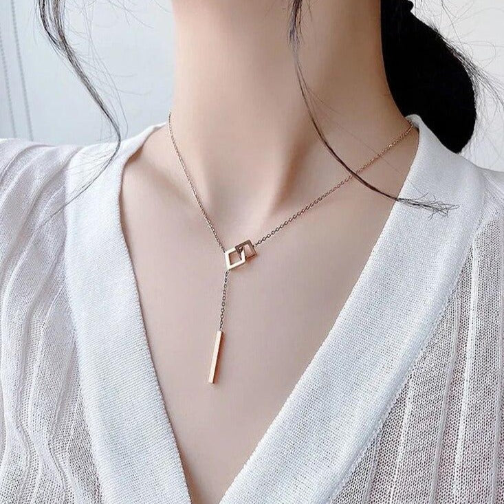 שרשרת גיאומטרית בשילוב אבזם מרובע