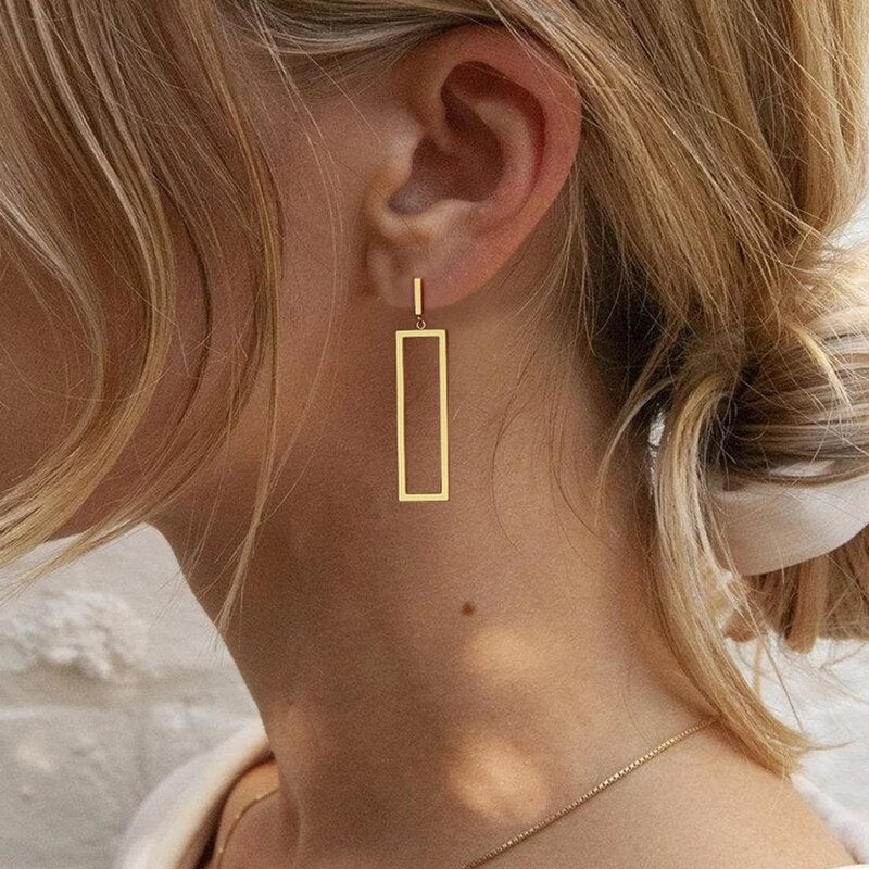 עגילים בצורת מלבן בצבע זהב- וונוס